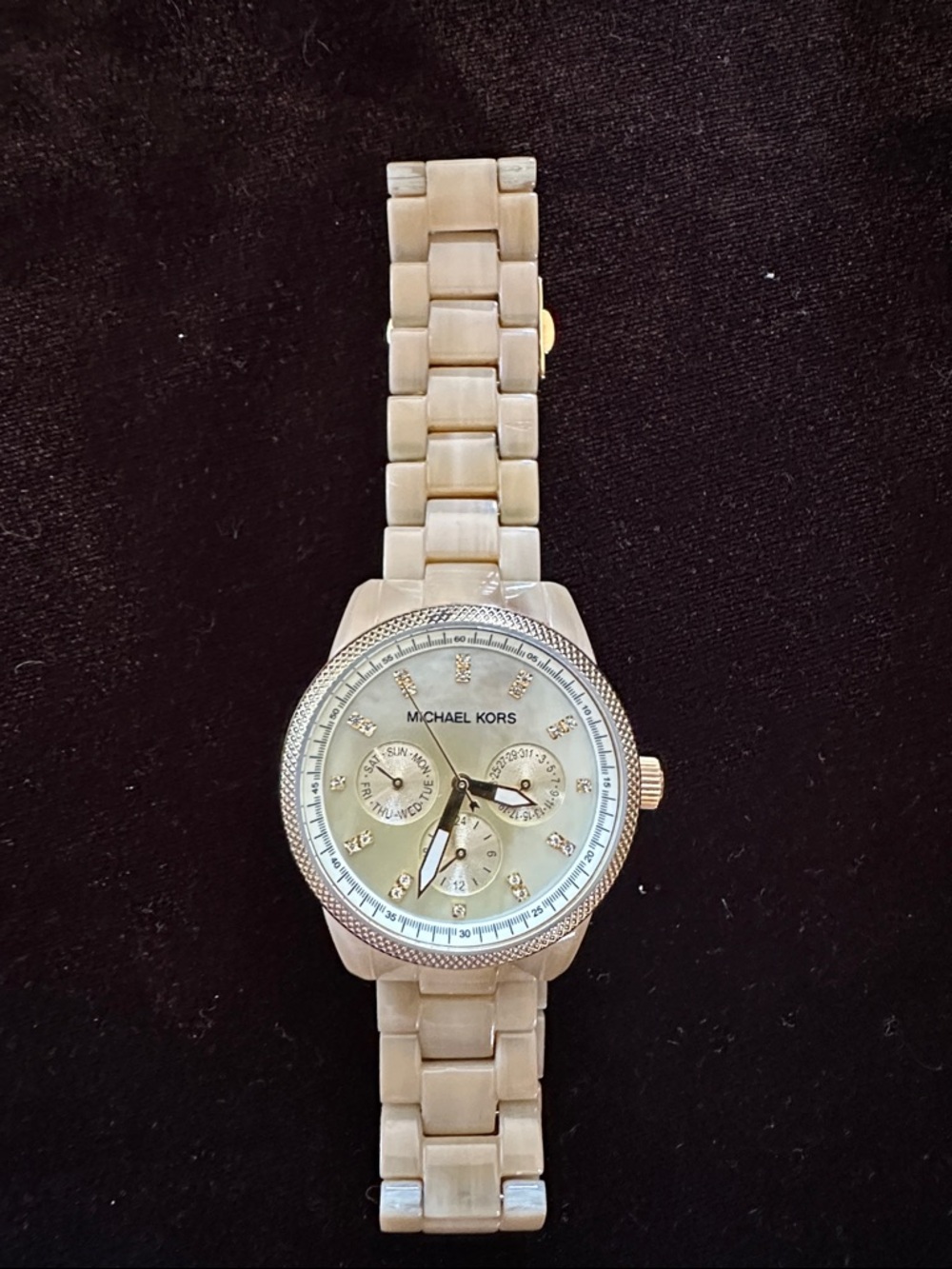 Vintage Michael Kors blonde & gold link watch. Works perfectly. New battery. Box